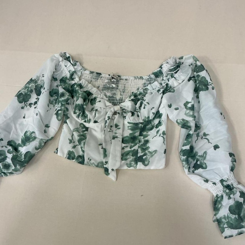 Most Loved‎ floral crop top